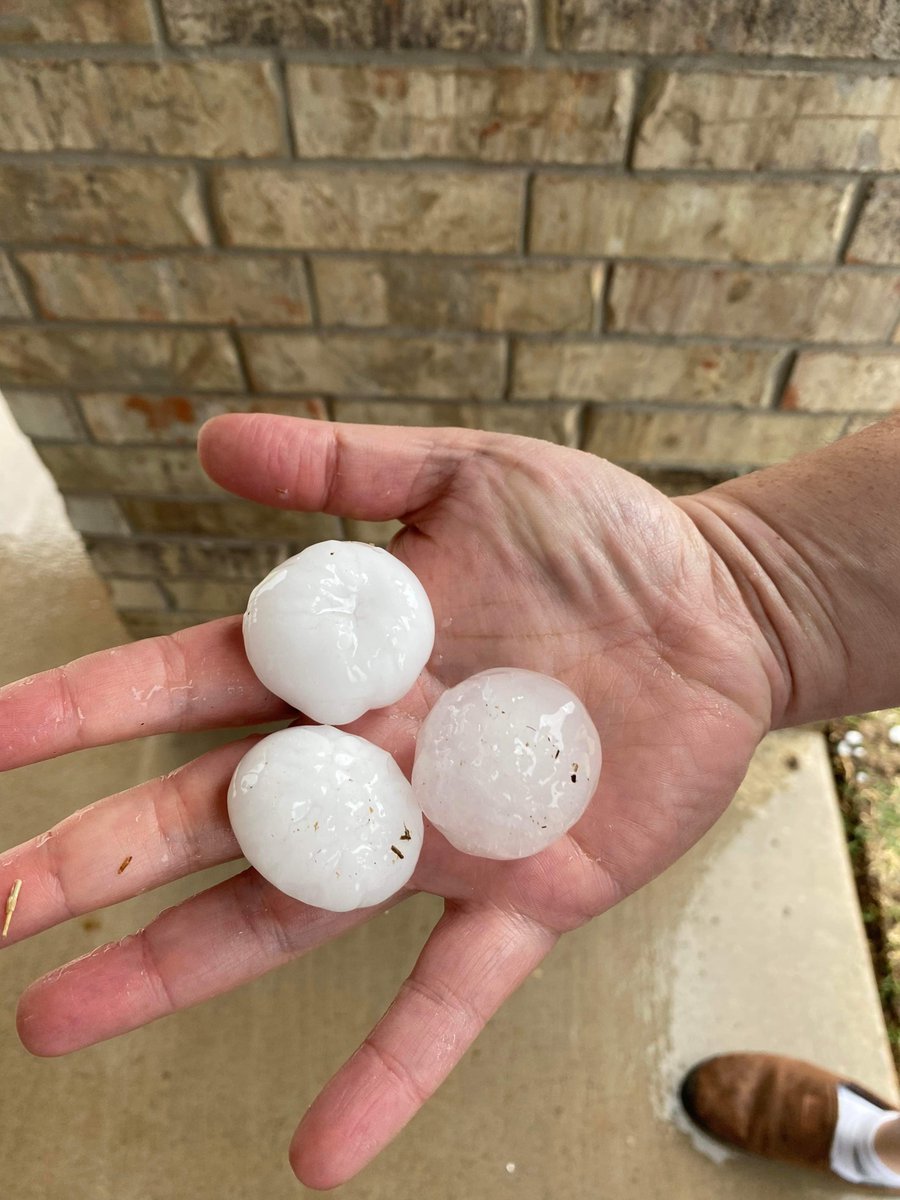 spann's tweet image. Hail at Yukon OK earlier this evening… photo from Lee-Ann Cox