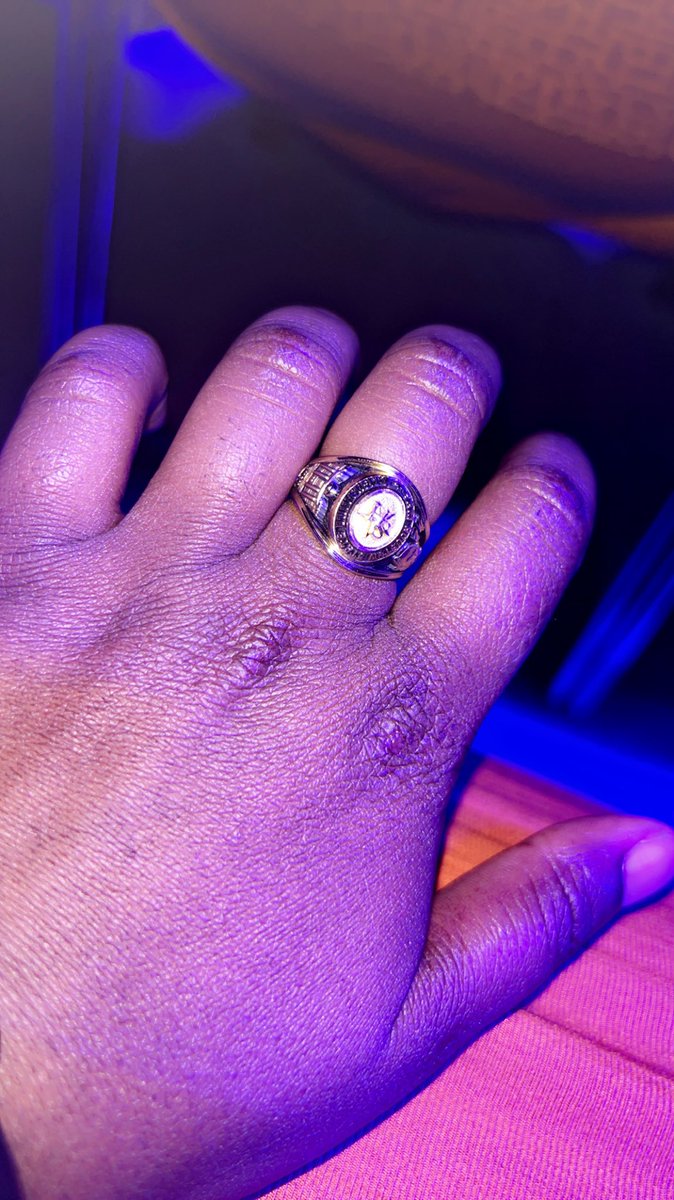 BMcGinty25's tweet photo. #SHSURING #SHSURINGCEREMONY💙🧡 https://t.co/iBOLp9v0rn