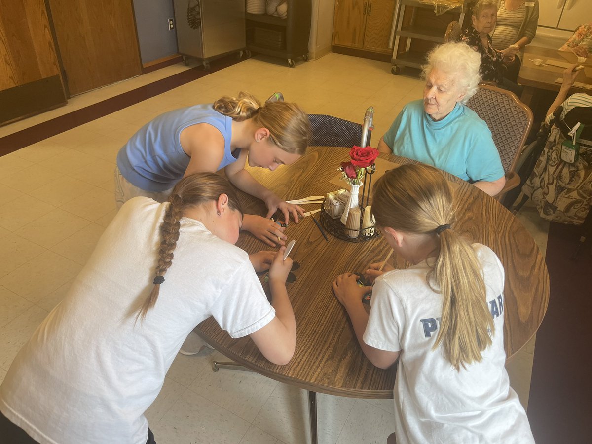 lideus_FPS's tweet photo. Our last visit with our Gold Crest friends. We were so happy we got to visit them this year! #freemanfalcons https://t.co/UhfHIllZgd