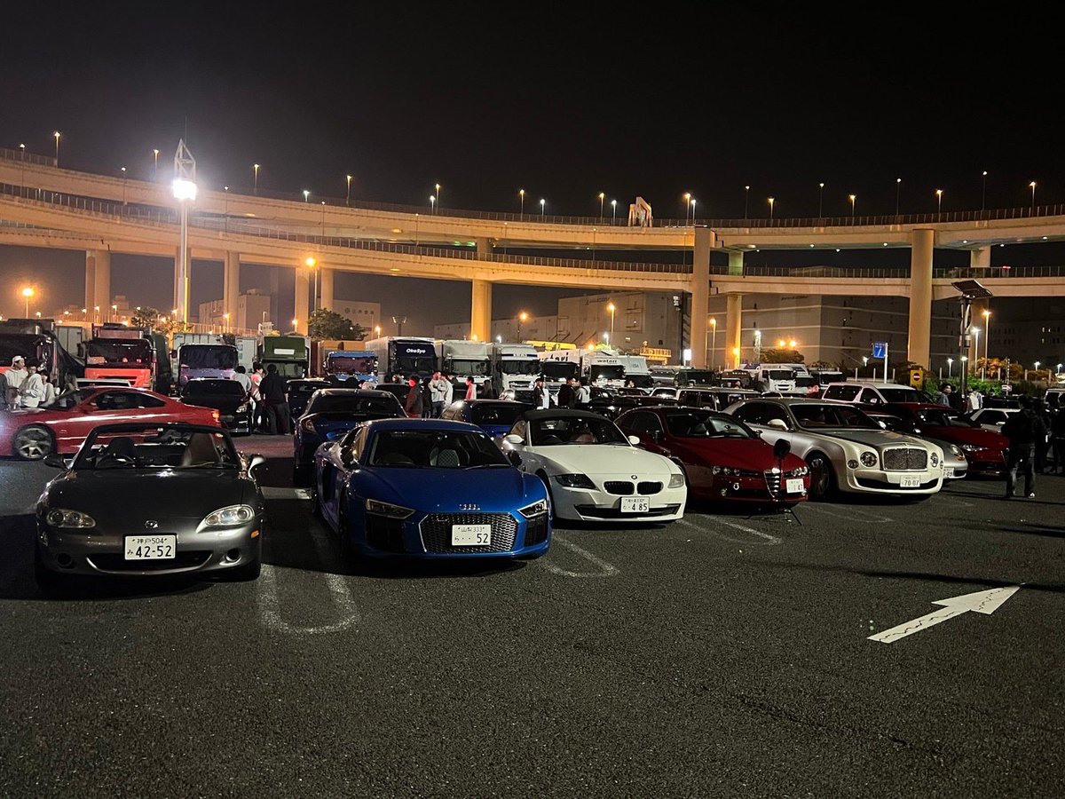 ryosuke_sfc20's tweet photo. 昨晩はメンバーの納車祝いも兼ねて、久々にカーズで大黒ミーティング！

なんと今回は琴坂先生も愛車の911GTSで遊びに来てくださり、充実した夜になりました🙌🙌 https://t.co/D23ewctiMw