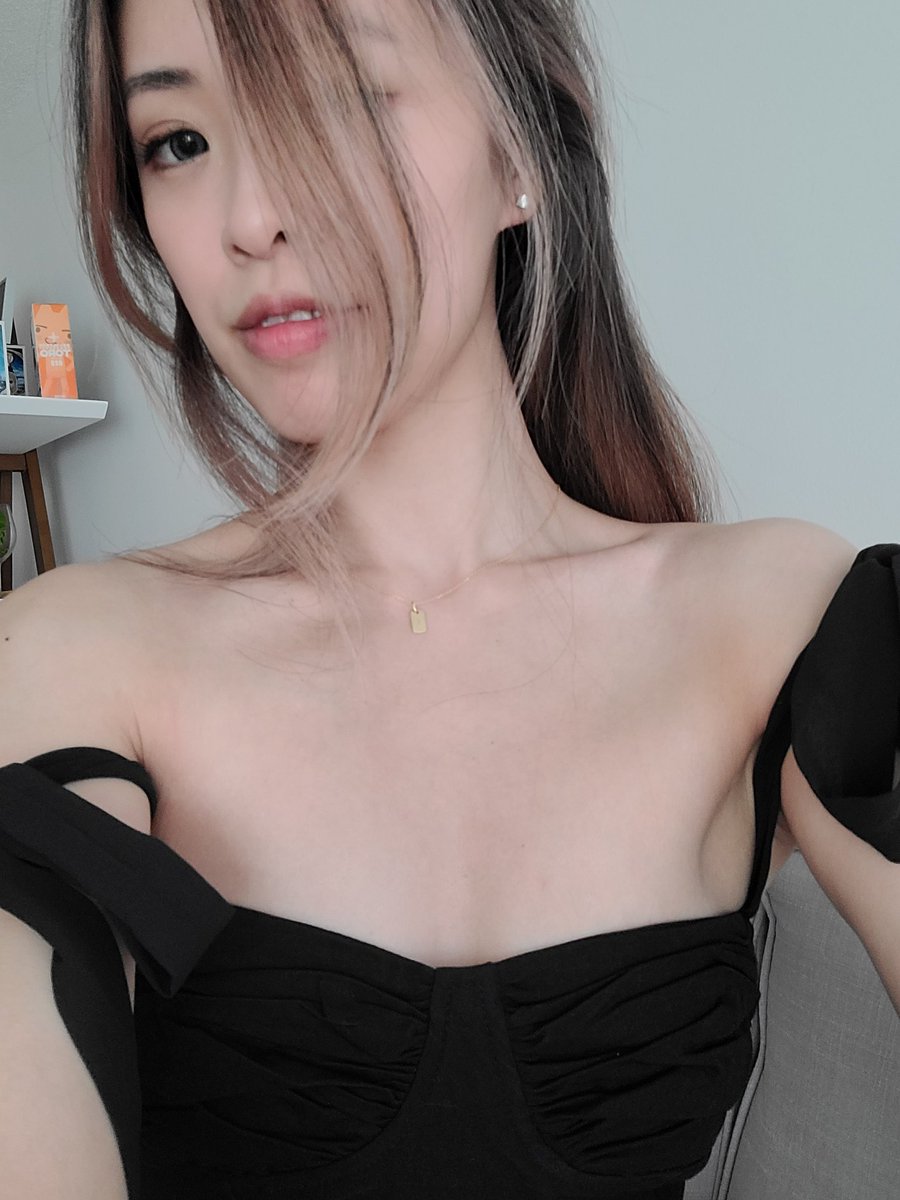 evealynne's tweet photo. If you see this, drop your villain pic

---
Channeling inner femme fatale 😘 https://t.co/7cosaOYeWj