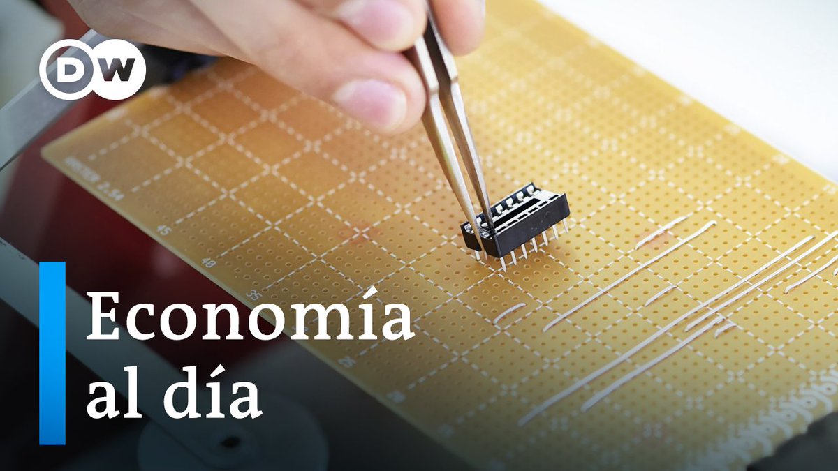 dw_espanol's tweet photo. La #UniónEuropea entra en la batalla por los chips
La nueva #LeyDeChips europea busca atraer inversiones en plantas de microchips,un componente escaso y fundamental para la tecnología. Pero la competencia es enorme y EEUU o Japón ya tomaron la delantera.
https://t.co/NDRPx3RFdp https://t.co/i3Ky29Lg72