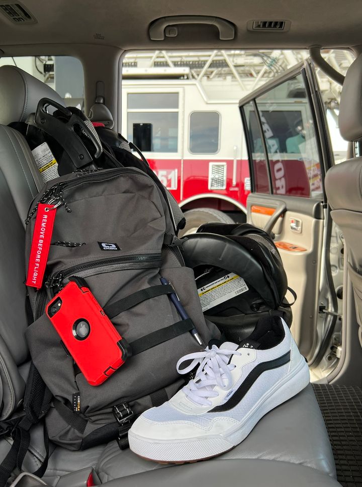 GilbertPolice's tweet photo. GPD &amp; GFRD want to remind you to always check the back seat of your car.

Place your left shoe, cell phone, or bag in the back seat of your vehicle to ensure no children or pets are left behind. #LookBeforeYouLock👀 

👉 For more heat safety tips, visit https://t.co/iPvtOGvo1A https://t.co/jPoleOavBe