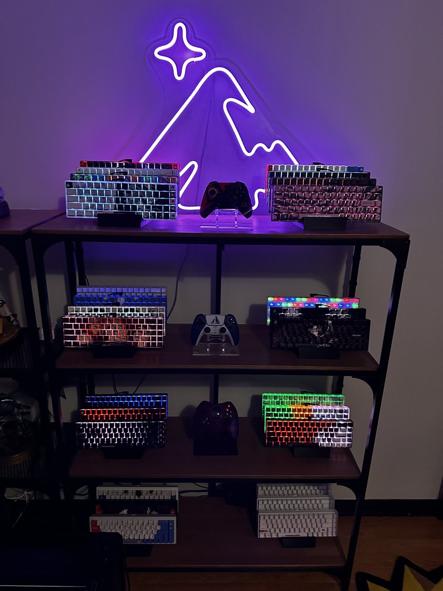 Matt_Yahiko's tweet photo. GIVE AWAY Friday April 21st 7pm EST (my birthday 🥳) and you know I 🧡 @higround 

Your choice of available basecamp keyboard on their site(SF included)

1x random Twitch viewer in the middle of stream

1x random friendly Valorant teammate(if one accepts)

https://t.co/xw2X1CdjYe https://t.co/adFvJ63nZh