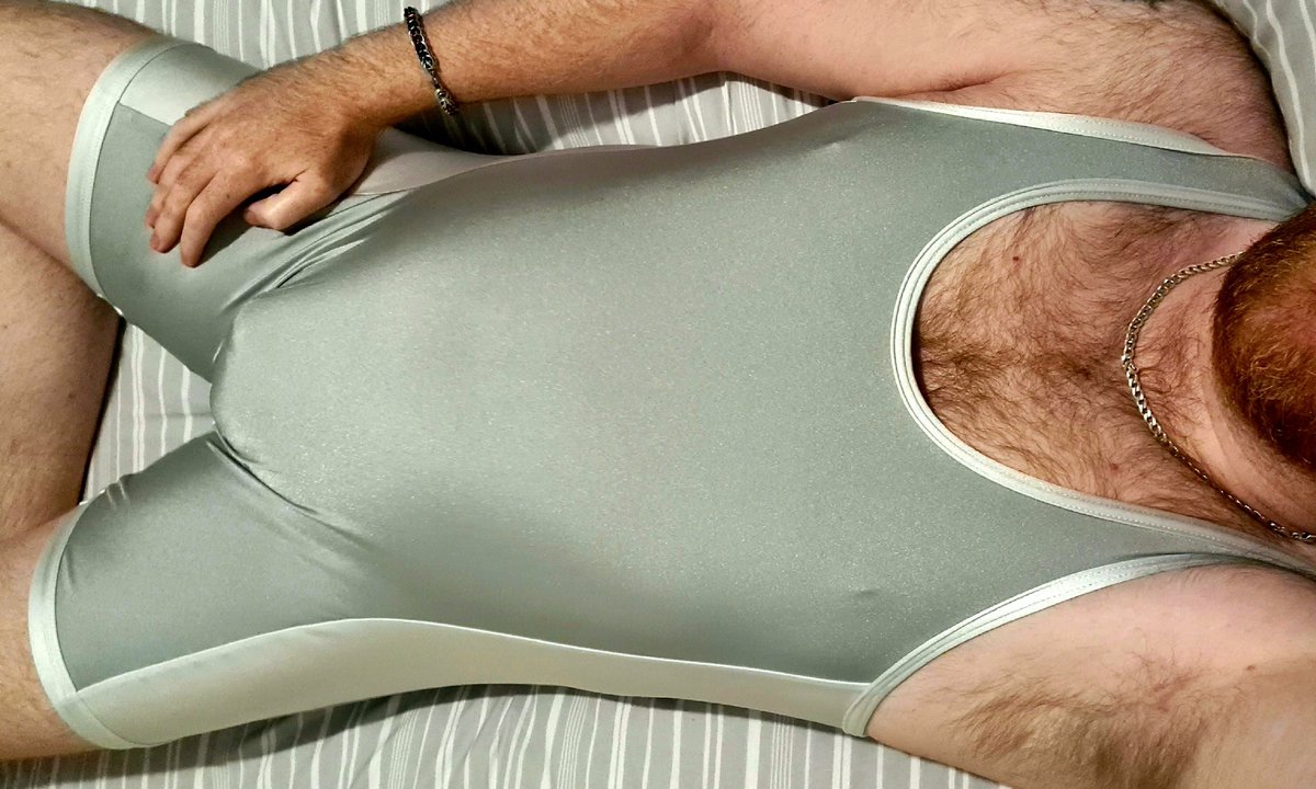 Happy National Spandex Day! Now, who's joining me in bed?

#lycra #spandex #gaylycra #gayspandex