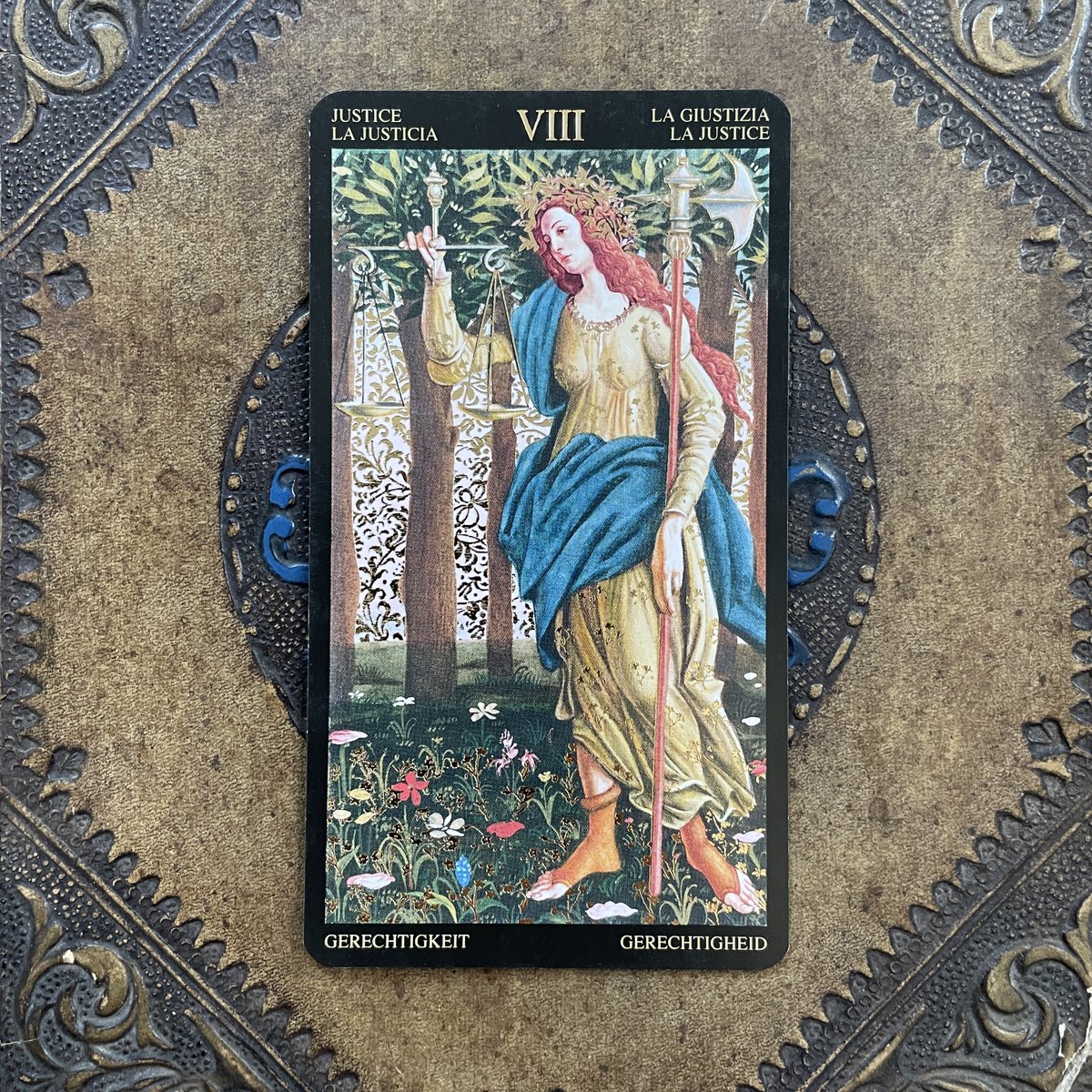 alquimia_azul's tweet photo. La Justicia en el #tarot nos recuerda ajustarnos a las normas y equilibrar nuestras acciones. Tomemos decisiones sabias y justas. #Arcano8 ππ https://t.co/qBJC5rCpXK