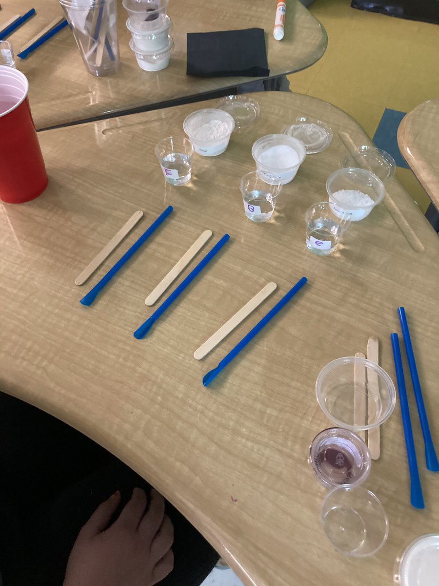 TScottOCDSB's tweet photo. Scientists in Schools at Shingwakons today for grades 4 and 5.  Students learned about chemistry by exploring solids,liquids and gases.  Thank you Michel for an amazing presentation @ShingwakonsPS @OCDSB @Sci_in_School @OttawaLouise @MccSio https://t.co/oMs7CLfEUo