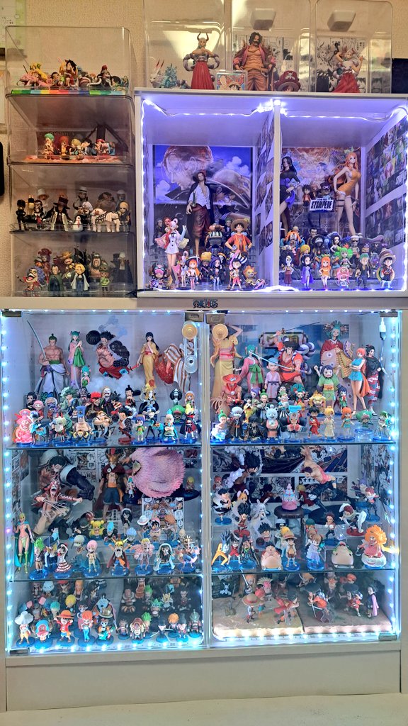 torafalgerD's tweet photo. 久しぶりにフィギュアケースを掃除した😀
ガラス拭きとほこり取りをしたけど、
結構ほこりってたまるんやな😅

というわけで現状のフィギュアコーナーを載せとく
鬼ヶ島編ワーコレ終わったら厳選してまたディスプレイし直そうかな

ジオラマとかもまたやっていきたいなー https://t.co/mXdJfOqWkr