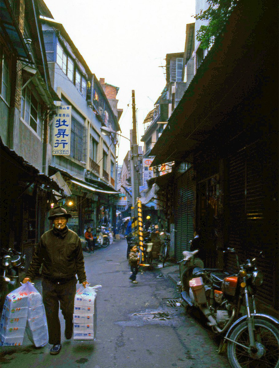 doikuro963's tweet photo. 大同區（台灣 1984年）
https://t.co/YmxlEWsc9T
#台北街景 #土井九郎 https://t.co/MI4LvYzqNt