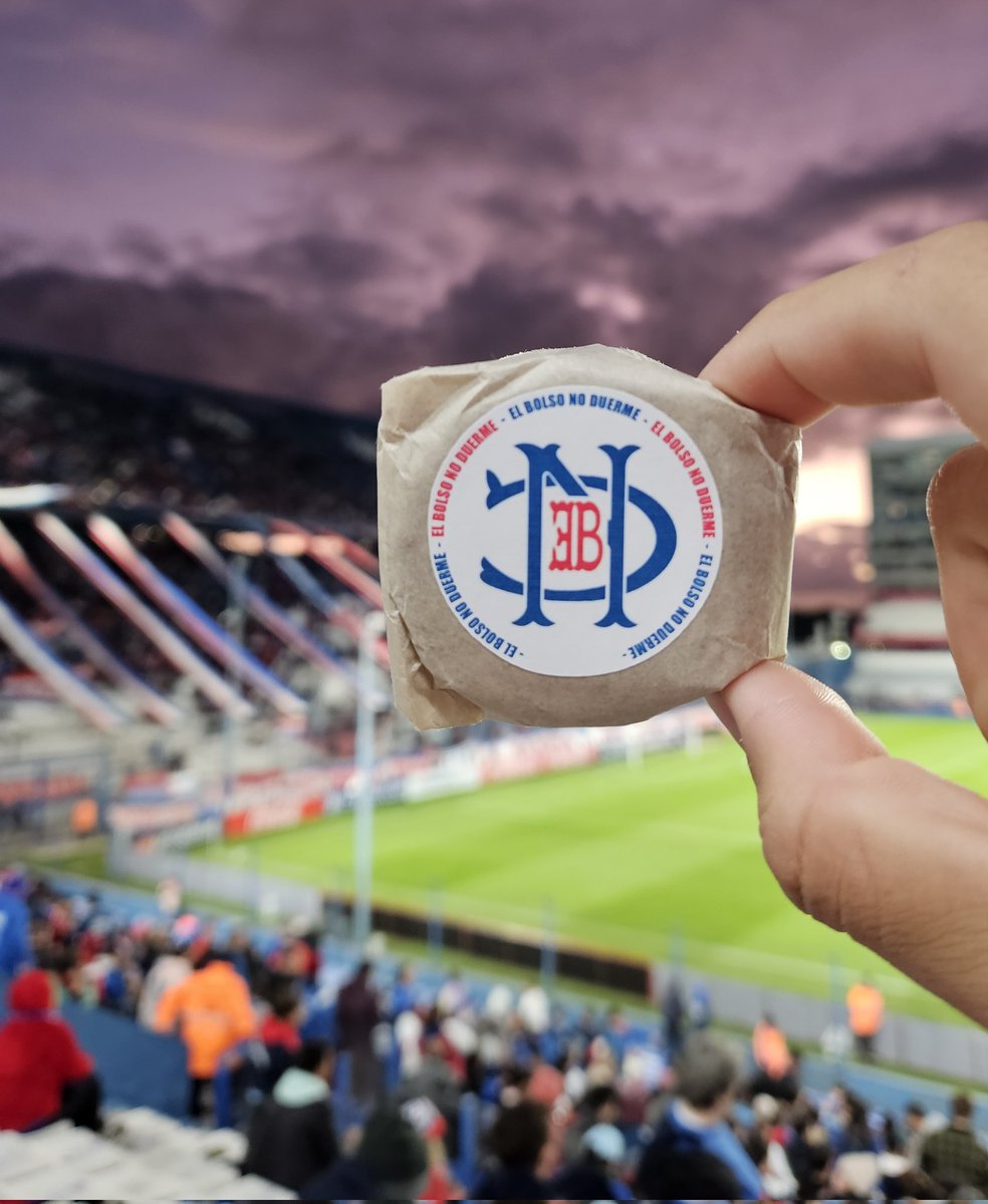 CuatrodeJulia's tweet photo. @_EBND #EBND presente 🔵⚪️🔴 https://t.co/J02EZPeeKL