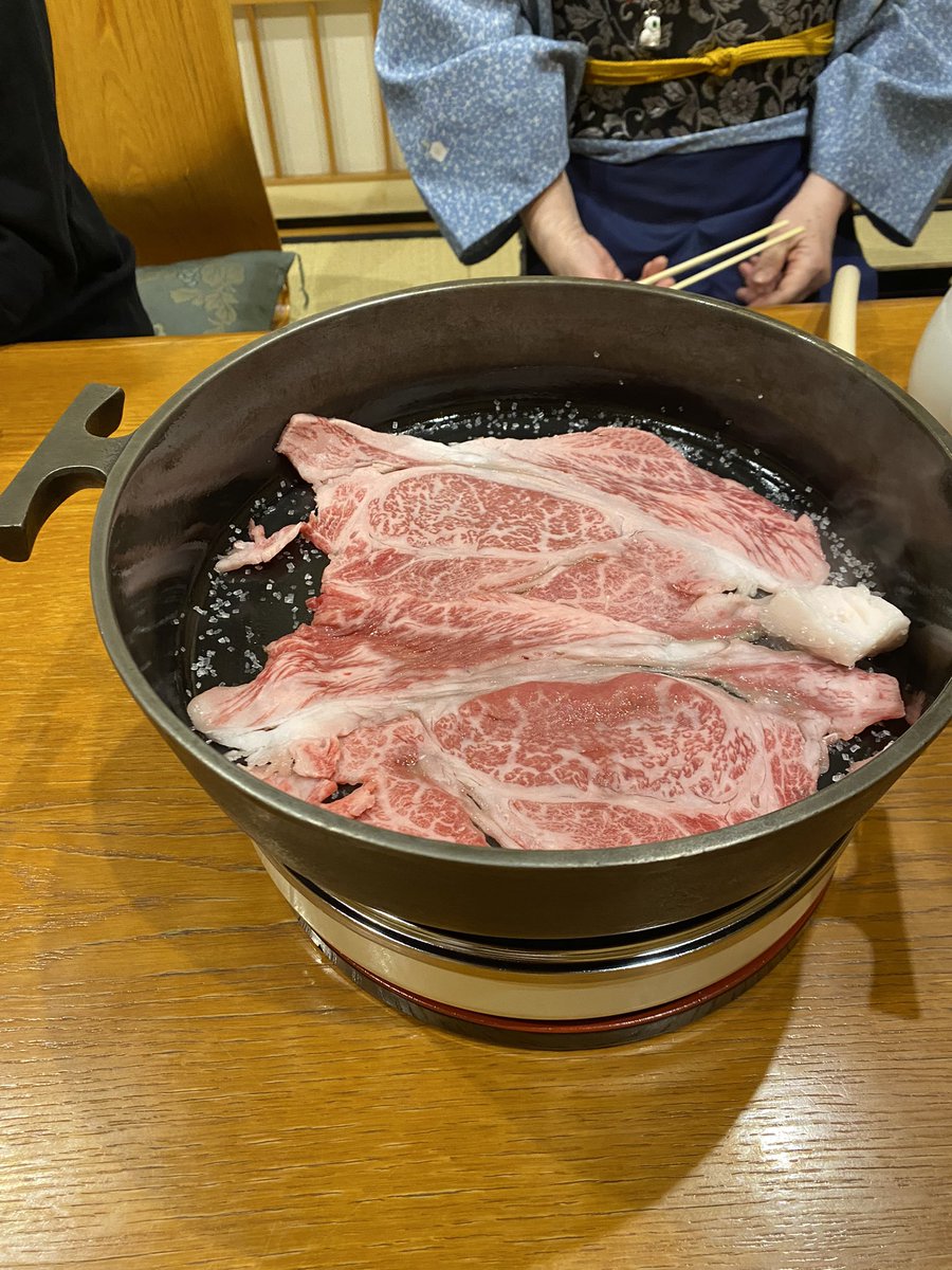 knseitai's tweet photo. 昨日は久しぶりに後輩とモリタ屋四条猪熊本店ですき焼きをしかもご馳走になりました✨

京都の立上げ手伝ってもらったり、ピンチの時助けてもらったり本当に感謝しかない後輩です✨
今回そのお返しが少しでもと少し手伝ったのに逆に色々頂きました😅
本当に感謝です😂
#モリタ屋 #感謝 https://t.co/gQPhhdvEip