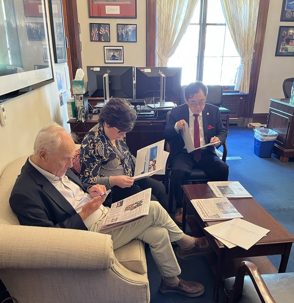 DrBuiPathology's tweet photo. Before and after pictures of the “Hill Day” visit to Senator Rubio’s office. Great team members, friendly Staff, and a meaningful visit. @marcorubio @GGMTorresMD @ZhaiJim @CAPDCAdvocacy #SetThePath23 @FLPathologists @MoffittNews https://t.co/Qreu9bhPTc