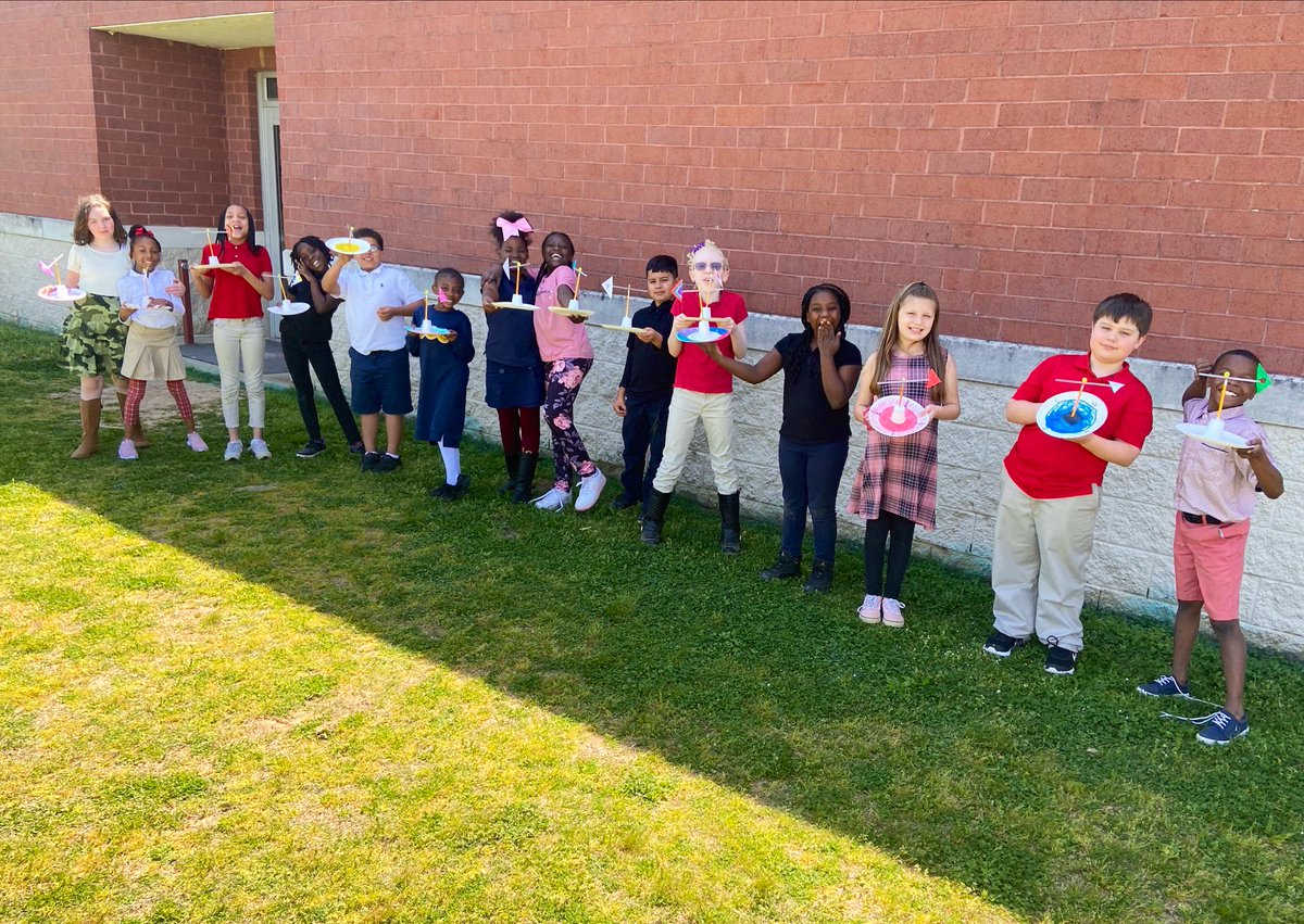 ArlingtonJmcss's tweet photo. #MemorableLessons. Mrs @caitlynrelder Young’s 3rd grade scholars created wind vanes! The ‘Youngsters’ tested them out today, they are working on the water, weather, & climate science unit. @DrShemon @JMCSchools #STEM #ScienceIsFun @WBBJ7Moe @JoelBarnes13 #BestInTN #Winning #BBAM https://t.co/8n5BmSRstp