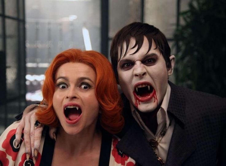 centraldepp's tweet photo. Johnny Depp com Helena Bonham Carter e Tim Burton nos bastidores de “Sombras da Noite”. https://t.co/nPdsTTDjxk