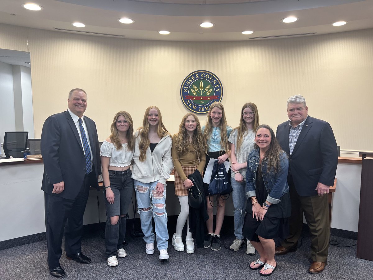 BitondoDana's tweet photo. The Center of Prevention poster/PSA winners on “Alcohol Awareness” from my health class were honored tonight! 💙💙💙 https://t.co/eiiGWGSbRu