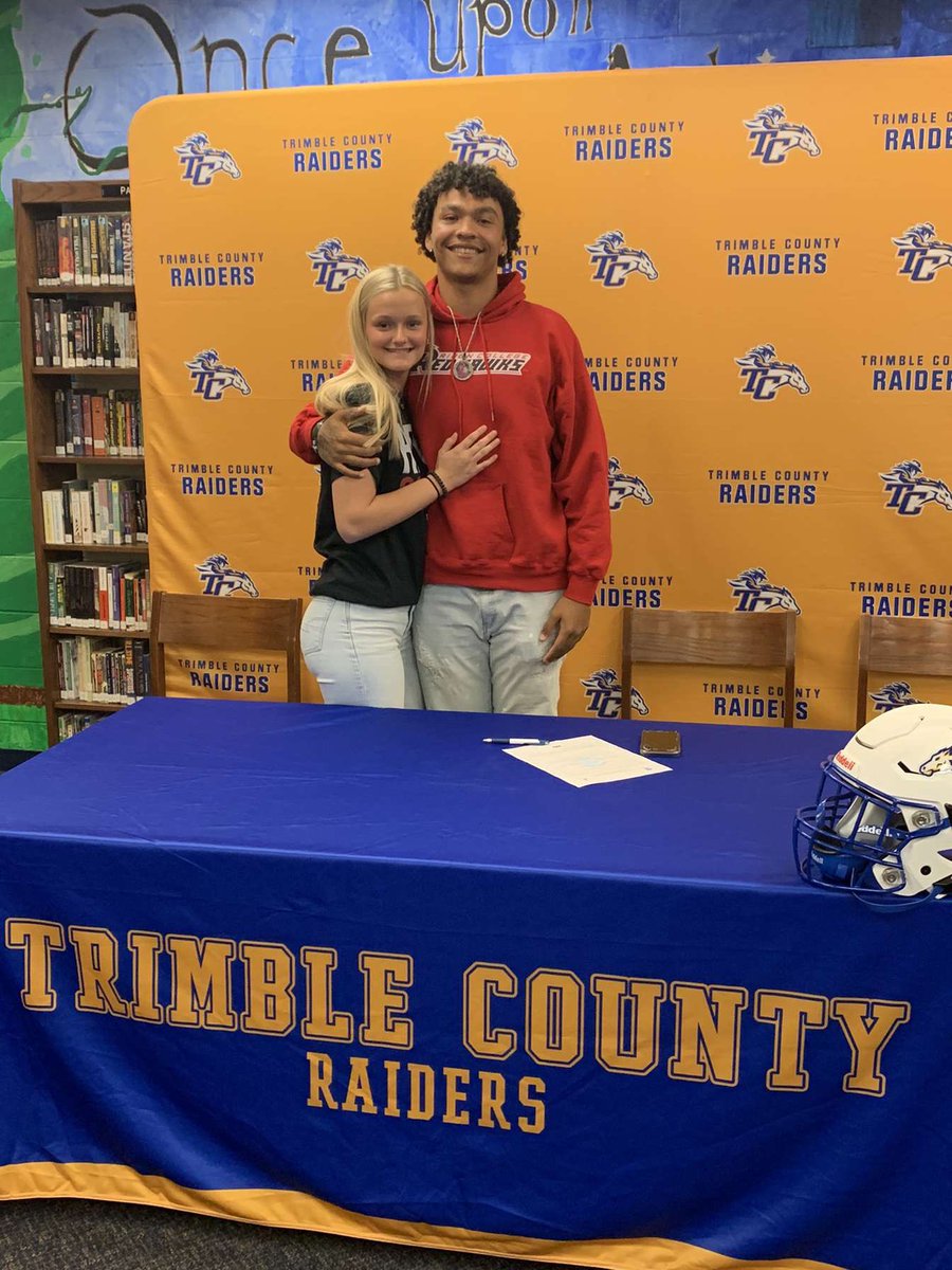 Officially a Redhawk today!!!!!! let’s goooooooo <a href="/coach_rc/">Rick Coles</a> <a href="/coach_hepp/">Coach Hepp</a> <a href="/Jmar56/">Jake Marshall</a>