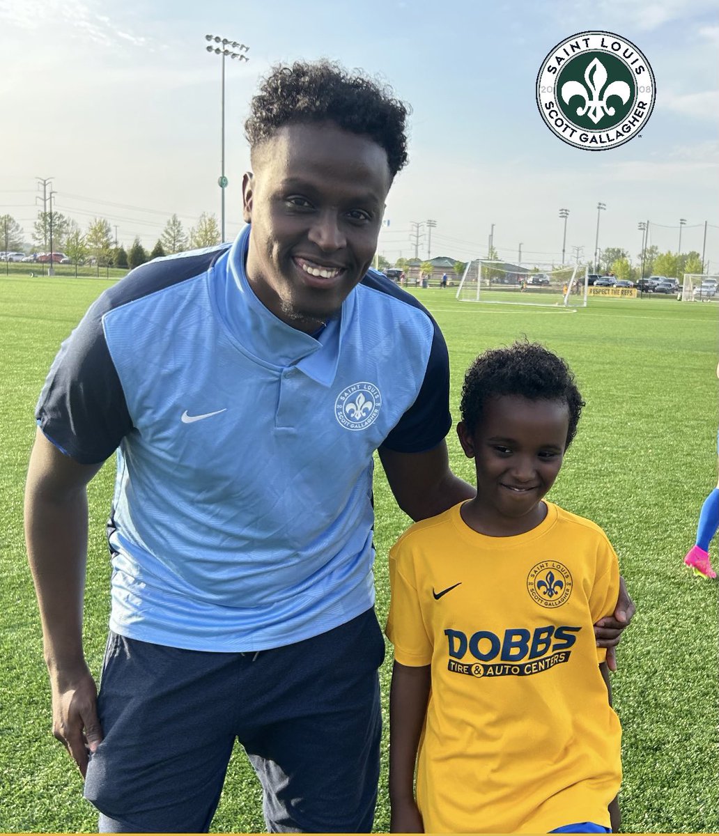 SLSGtraining's tweet photo. United By The Beautiful Game!

SLSG Trainer - Saadiq 
SLSG Player - Abudi

Both Somalian 🇸🇴 

#SLSGunity 
@slsgsoccerclub https://t.co/Ct8zd7XjvS