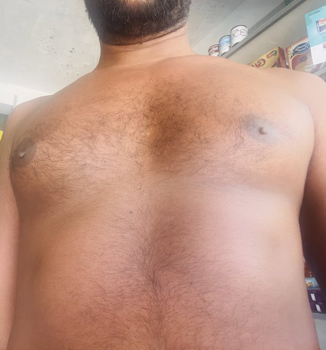 #hairy #hairychest #chest #gayindia #brownskin @ChestLove5524 @rtslave14500 @RT4Masters https://t.co<a href="/tag/hairy"class="tags">#hairy</a><a href="/tag/hairychest"class="tags">#hairychest</a><a href="/tag/chest"class="tags">#chest</a><a href="/tag/gayindia"class="tags">#gayindia</a><a href="/tag/brownskin"class="tags">#brownskin</a>