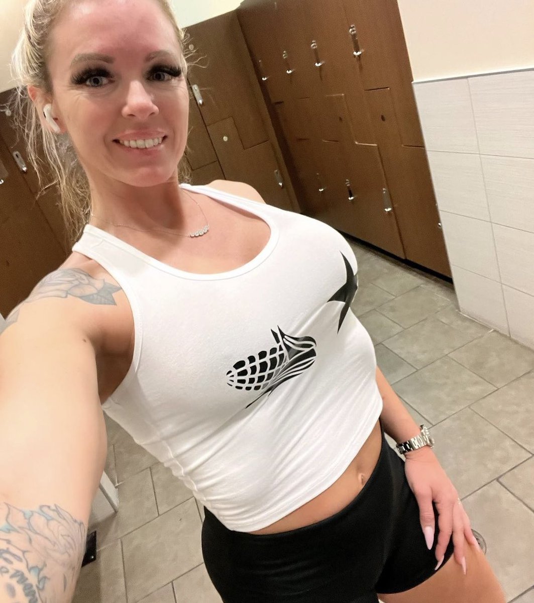 isabellemilf's tweet photo. Officially my first set of pictures on here ! Post gym 😜 (more content soon) 

#horny #milf #dm #cum #slut #cougar #tits #boobs #ass #mom #aunt https://t.co/COI7pJJZV9
