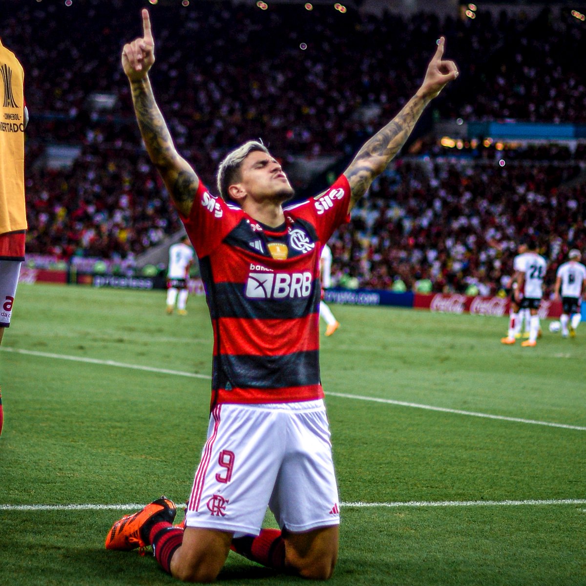 Flamengo_es's tweet photo. 9⃣💓🖤 https://t.co/VQWDYKqQ9h