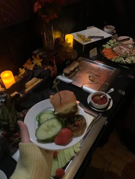 Faroo04167536's tweet photo. Dinner Date with My Friend....❣️😍 #momeries #GoodnightEveryone #deliciousrecipes #photography https://t.co/TlZKNqG8Jk