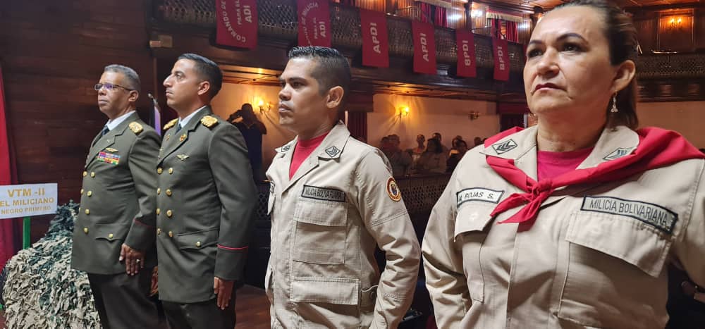 CM_REDIOR's tweet photo. 2/2 #19Abril || Nuestros Hombres y mujeres de la Milicia Bolivariana reciben justo reconocimiento a la Lealtad, Trabajo y Sacrificio que día a día ponen de manifiesto en todo nuestro territorio oriental. ¡Viva Nuestra Milicia Bolivariana! @Milicia_B1 https://t.co/03DdJeiPCP