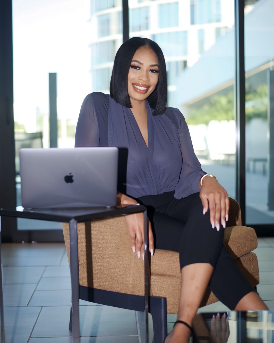 baniyah_'s tweet image. Have a business &amp;amp; need professional pictures for your website? Book with me! @baimagess on IG!💕 📸