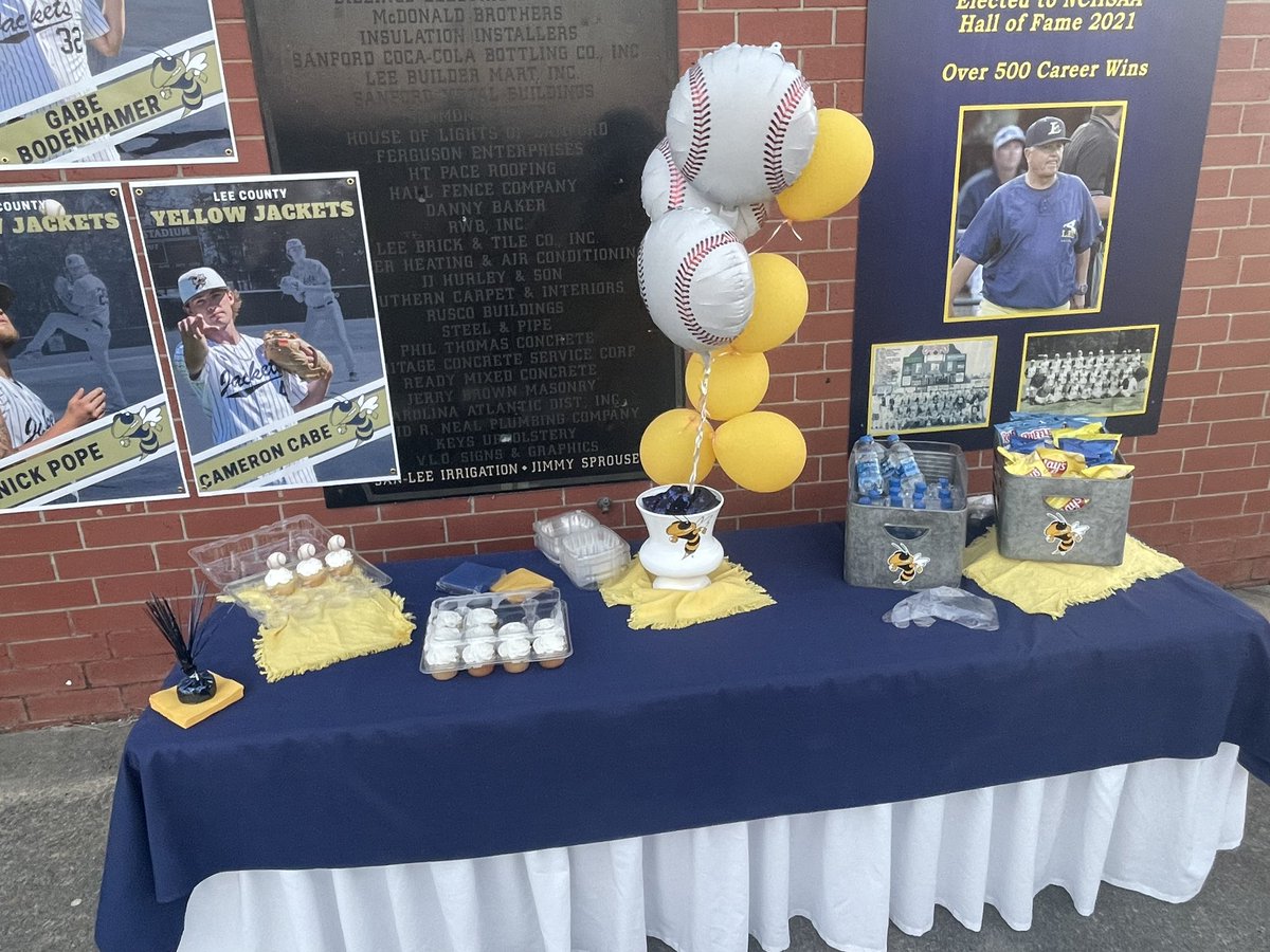MsJPeace_LCHS's tweet photo. It was a great night for LCHS baseball! There was Senior night to celebrate some awesome young men and we came out with a 9-4 win! There’s nothing like being a Jacket! 🐝🐝 @Athletics_LCHS @LCHS_Boosters @FuxMarissa https://t.co/xciB4UZsw6
