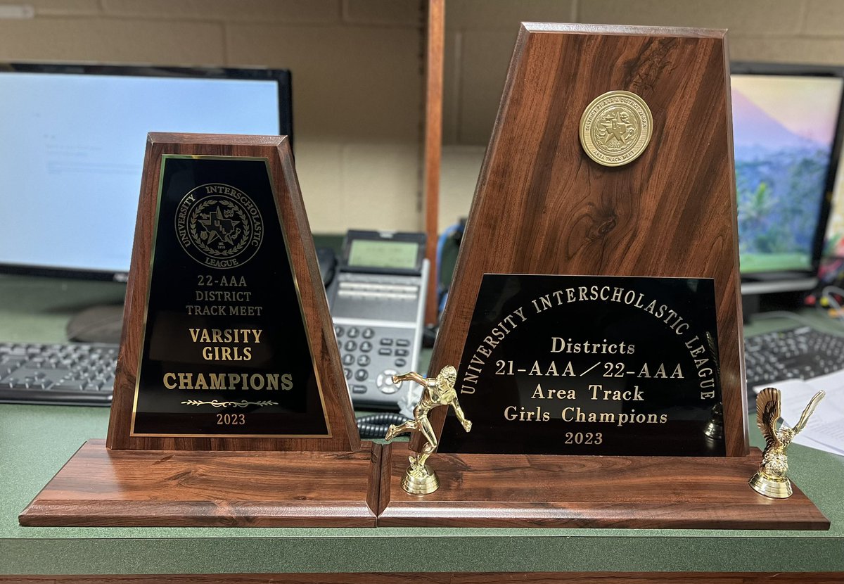 ECBucsProgram's tweet photo. 🔥🏴‍☠️EAST CHAMBERS🏴‍☠️🔥

Lady Bucs &amp; Buccaneers:
District Champs ✅
Area Champs ✅

Taking the world by storm and bringing home some new hardware!!🏆🏆

Congrats to the athletes and coaches that made it all possible!
@ECBucsTrack https://t.co/plGQDS9eHl