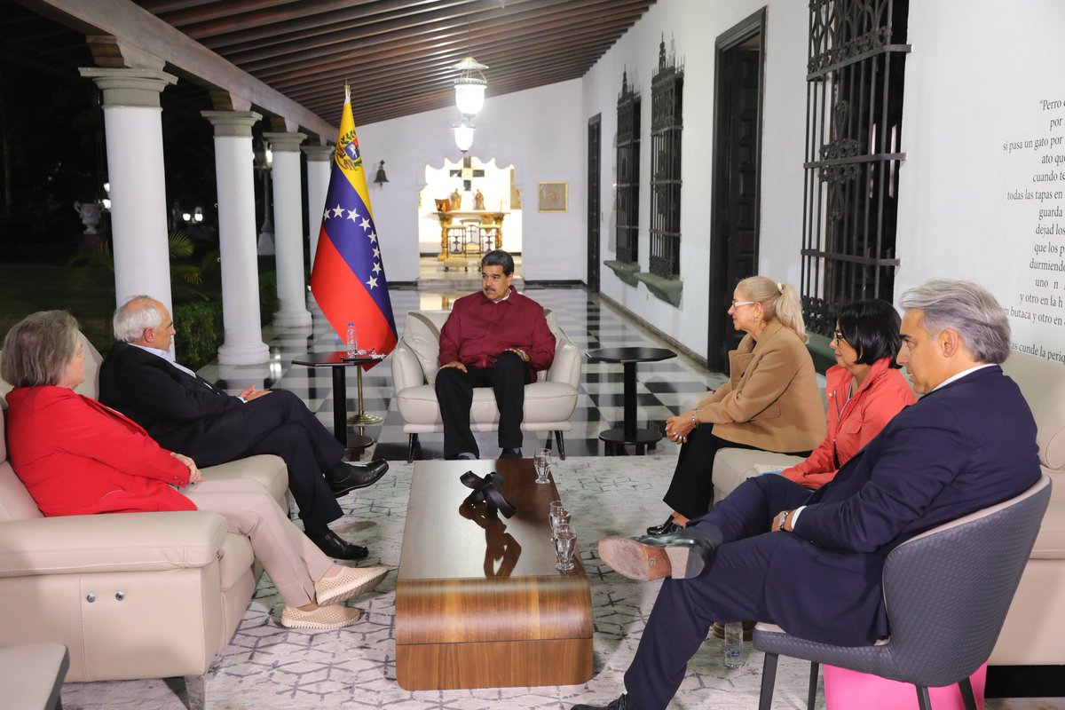 NicolasMaduro's tweet photo. Complacido de recibir al Expresidente de Colombia, Ernesto Samper, a la Senadora Clara López y al Coordinador del Grupo de Puebla, Marco Enriquez Ominami, miembros de la delegación internacional presente en el Taller de Integración Financiera Regional. https://t.co/usMSv5fKHS