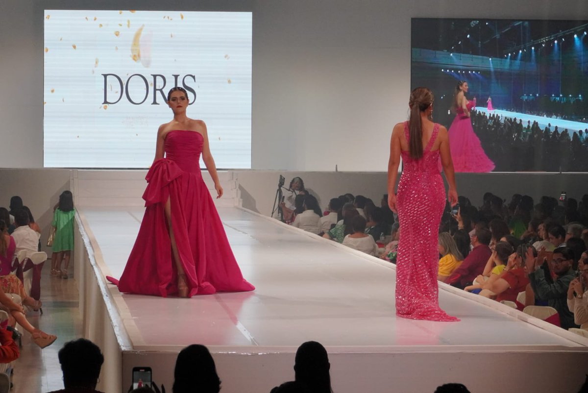 TVTenlinea's tweet photo. #DesfileDeModas 🌸#DorisBoutique presentó sus mejores diseños, mismos que fueron modelados en la pasarela por las 17 representantes de la #FeriaTabasco2023. https://t.co/barLAGdxQz