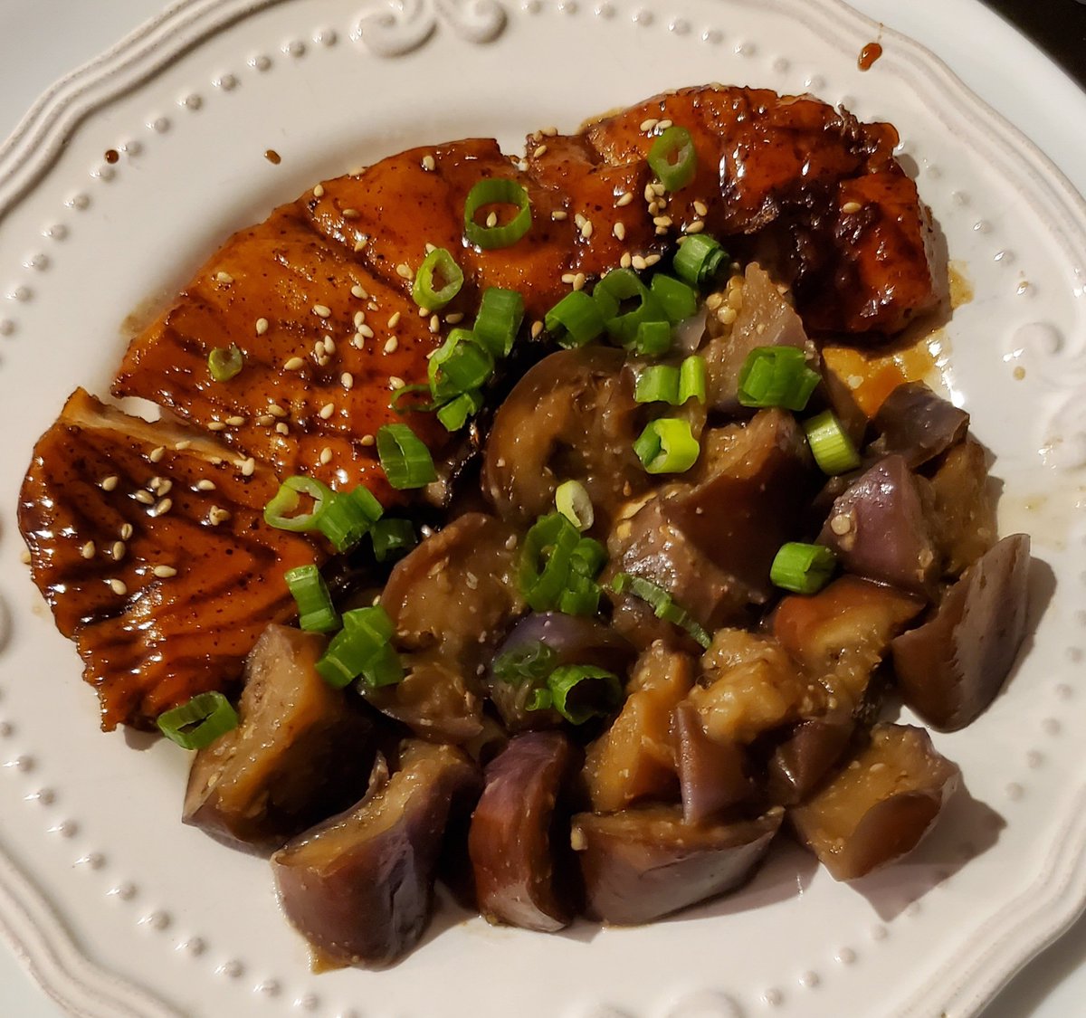 TakakoTakamura's tweet photo. Girls love to eat salmon teriyaki and miso eggplant stir fry and wait patiently for cucumbers pickling in the fridge 🐟🍆🍚
#HomeMaidFood https://t.co/2pYi3zXdbe