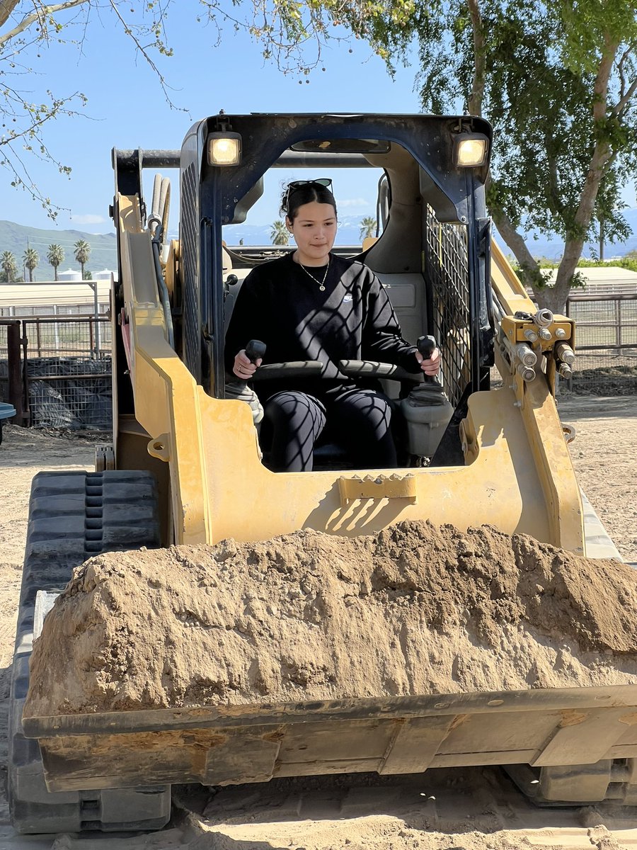 RCMechAg's tweet photo. Today we had the pleasure in hosting over 60 students from the Fowler FFA chapter!!! Activities such as these are a great way to educate students on the opportunities awaiting from the after high school in the heavy equipment repair industry. @Quinn_Cat @reedleycollege @SCCCD https://t.co/RjJcSJIIvq