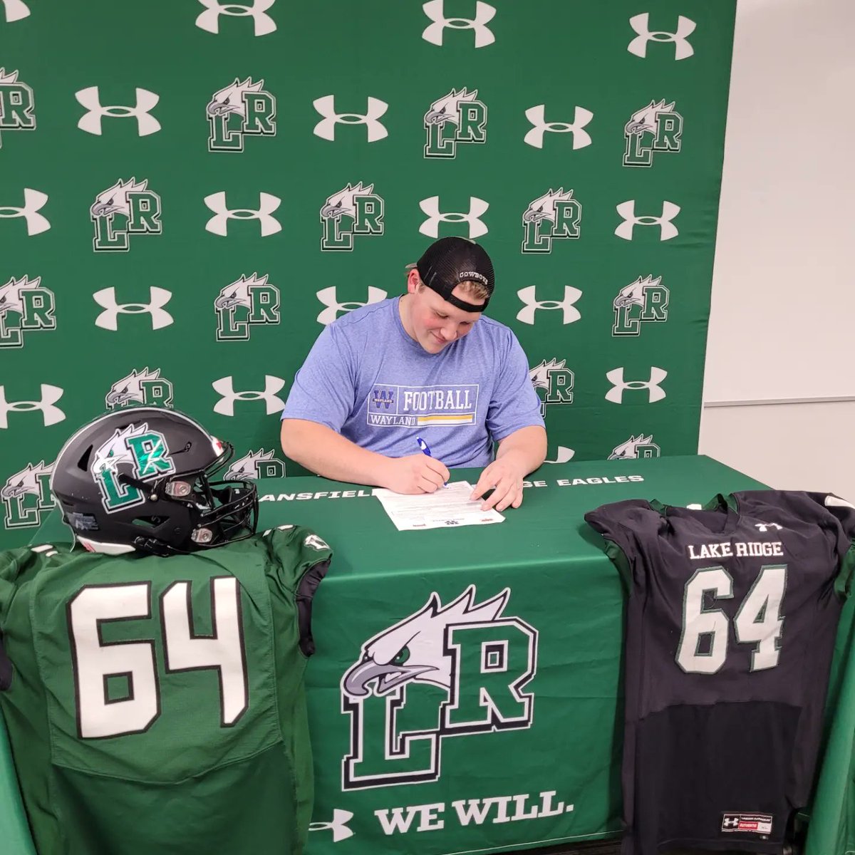 BigCRIMDaddy85's tweet photo. @WBULBCOACH this kid is coming  to do some work! Great addition to @WBUFootball ! Strong in the middle and in the classroom! @DungeonDFW @LRHSFBRecruit @LakeRidgeFB @TatumFeigle https://t.co/XSPe0AozKt