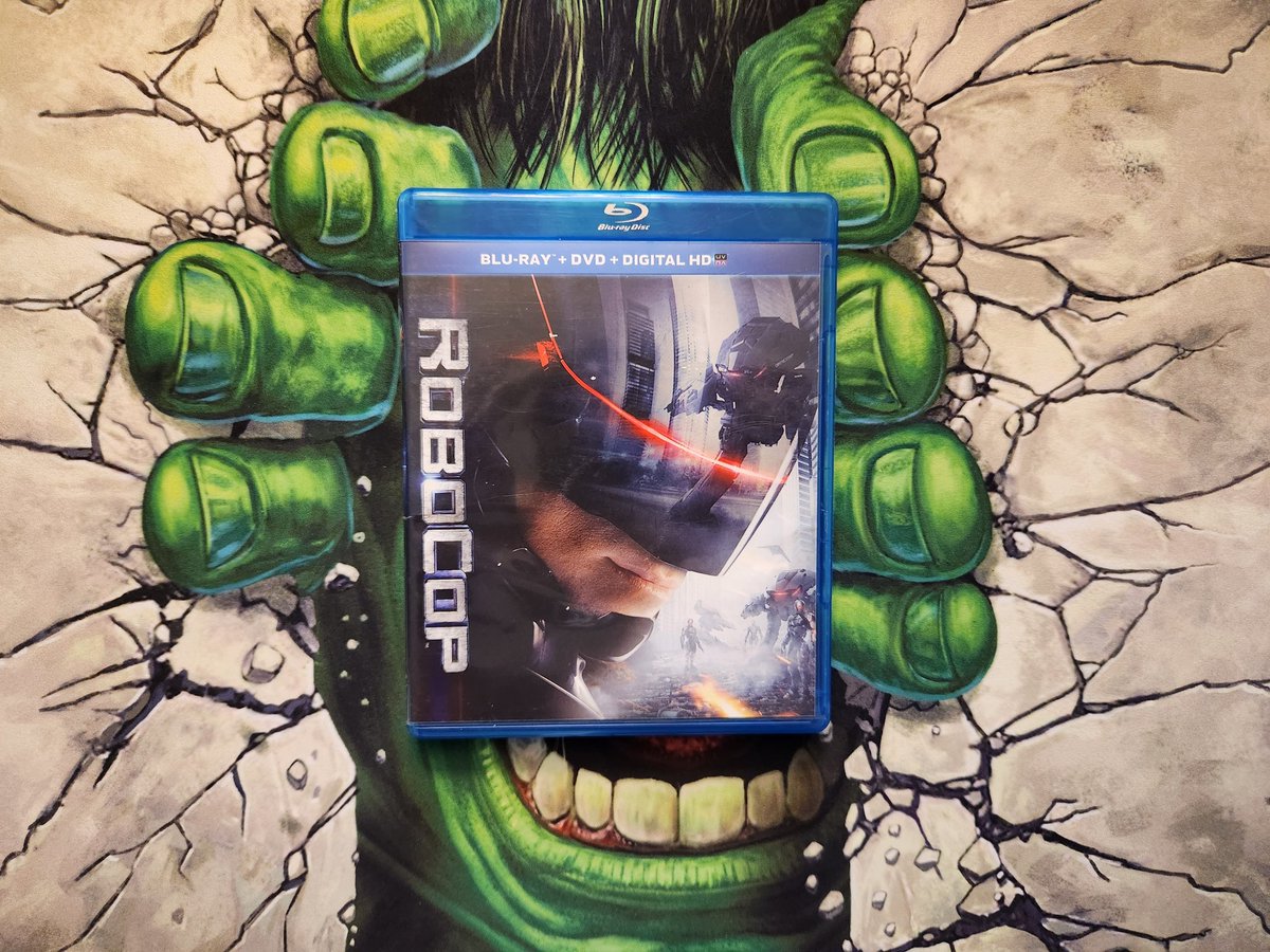 Apollokid3000's tweet photo. Robocop on #Bluray. $1 flea market find. Samuel L. Jackson
#DollarCinema
#PhysicalMedia
#FleamarketFind
#Robocop2014 https://t.co/OQxmIDUXim