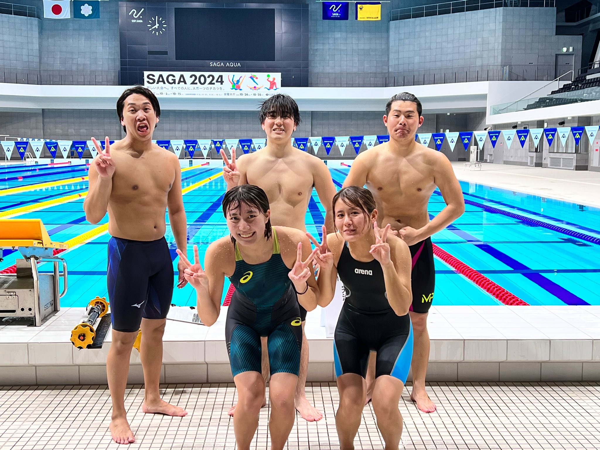 大学水泳大会集合画像 明日の18:00〜20:00 SAGAアクアで 体験、見学会を行います！！🏊‍♂️🏊‍♀️ 大学に慣れてきた1年生やその他の学年の方も大歓迎です！  マネージャー希望の方大募集です！🥺🥺 参加される方は17:30に佐賀大学の正門に集合お願いし ...