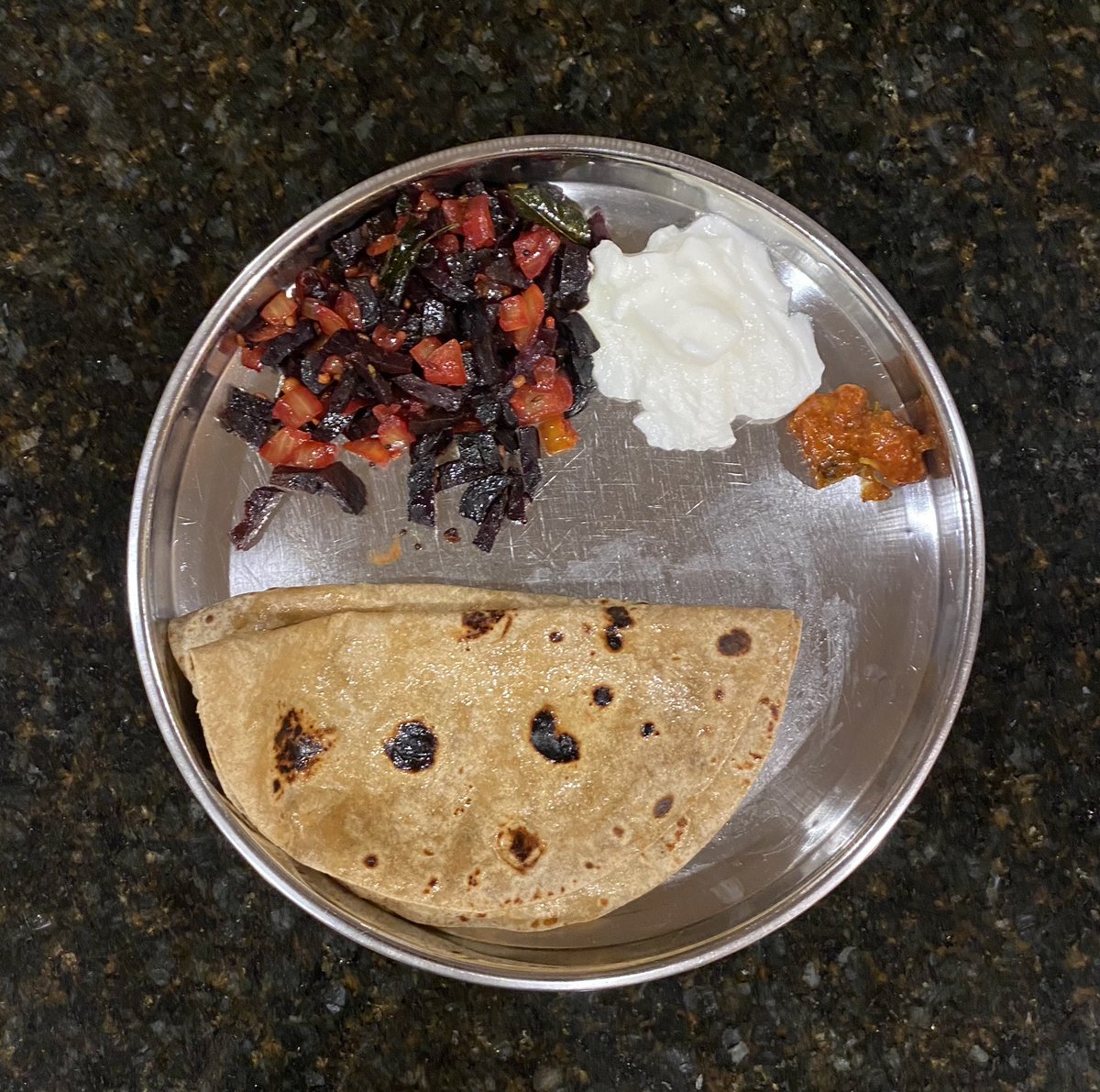 mmahesh1's tweet photo. Middle of the week dinner:
First Course: Freshly cut #Beets #Onion #Palya spice derived from #GreenChillies for #Chapati with #Mango #Pickles and #Yogurt https://t.co/rzQFt4RnEQ