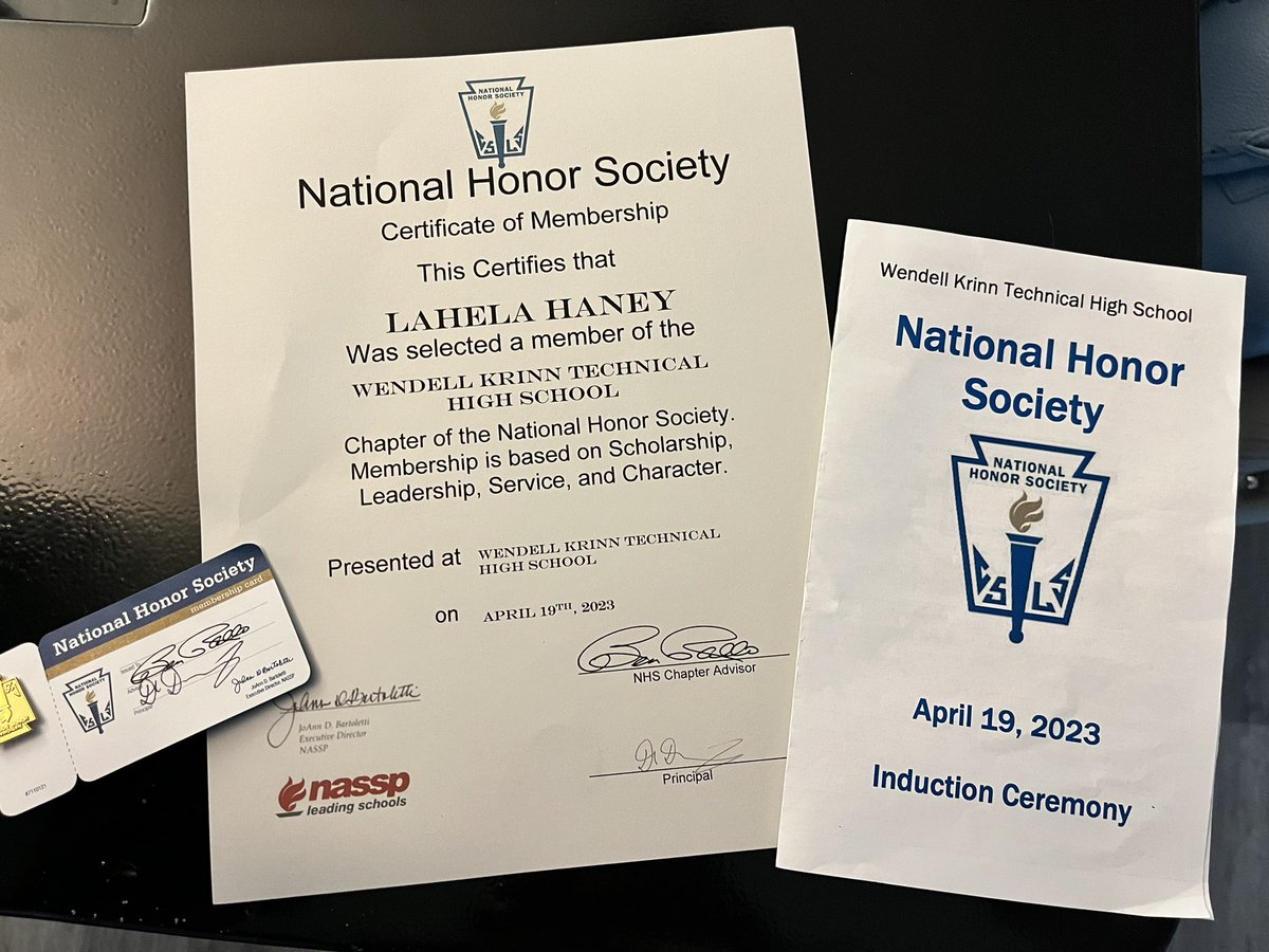 HaneyLahela's tweet photo. Got inducted tonight #NHS #StudentAthlete @ladydukescf @SBRRetweets @ExtraInningSB @CoastRecruits @D1Softball @IHartFastpitch @Coach_Alameda https://t.co/xA4XdVnS16