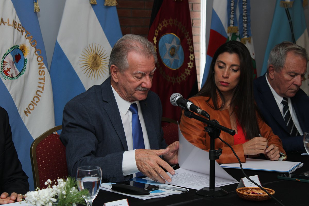 parlanortegran1's tweet photo. 🔹Se trató un proyecto, del vicegob de Salta @AntonioMarocco, para crear un Instituto d Federalismo en el organismo 
🔹Se presentó el Anuario 2022 del ParlamentoNG 
🔹Y se determinó convocar a los Mtros. de Seguridad d las pcias d la Región

➡️ Mas info 👉 https://t.co/PPDQxRkRZn https://t.co/IXyMNASMnz