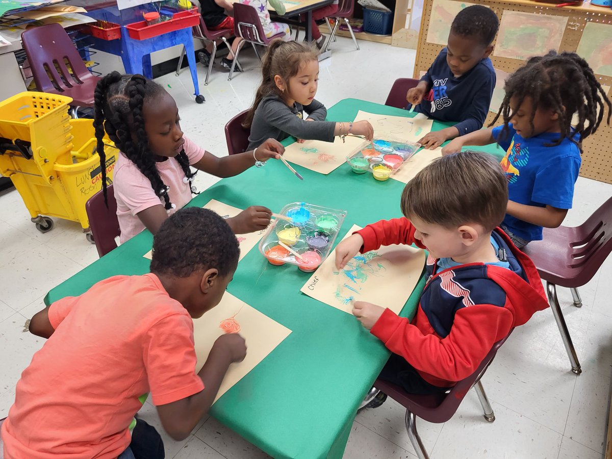 BassettRobin's tweet photo. We started our ABC countdown to the last day of school.  A for art.  Students enjoyed doing two different art projects.
#ncssbethebest
@HopeFBarr 
@RyanEarlJames 
@Samantha_Fuhrey 
@RPES_Cougars https://t.co/5AuTWfAvxk
