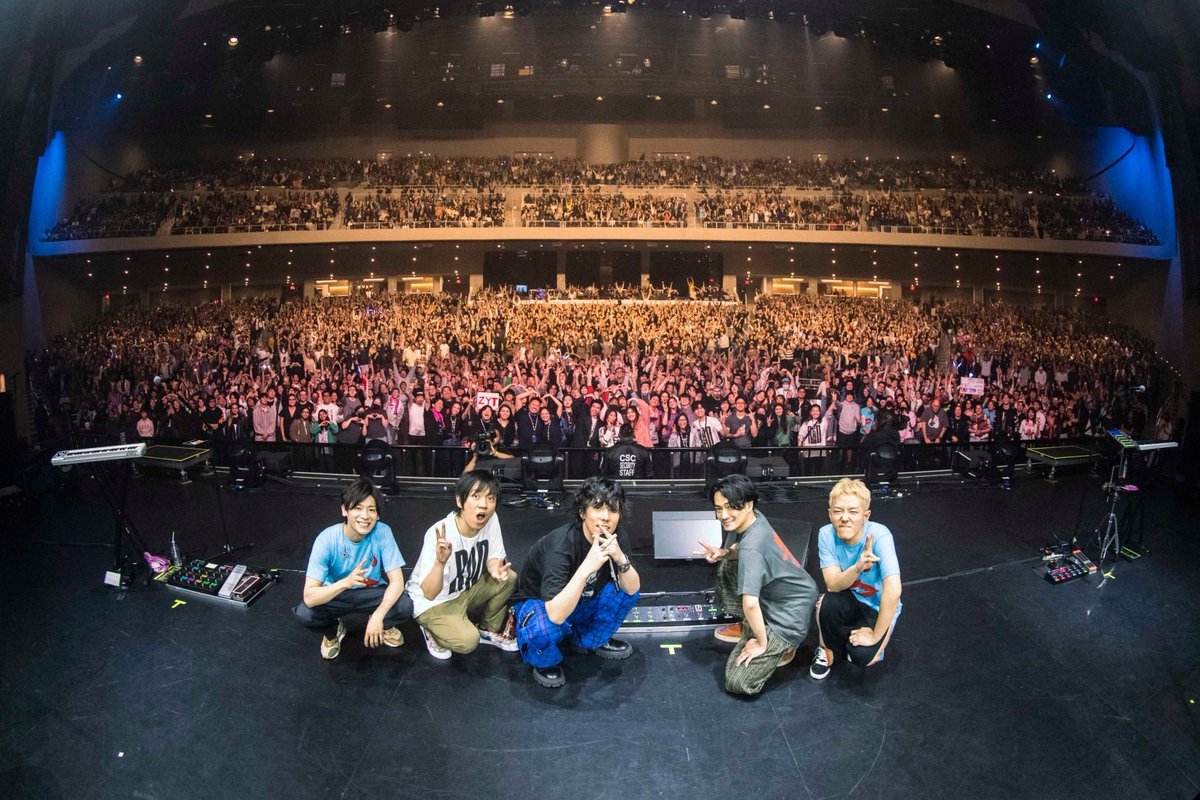 ElVaila's tweet photo. 4/18 Los Angeles / YouTube Theater

北米ツアー2本目
会場の一体感に胸を打たれました。
夢のような空間。ありがとうございました😭
Thank you LA! I had a great time!
お次はMexicoへ向かいます✈️

#RADWIMPS
#RAD_NAtour2023

📸@takeshiyao https://t.co/LBOEesSV0K