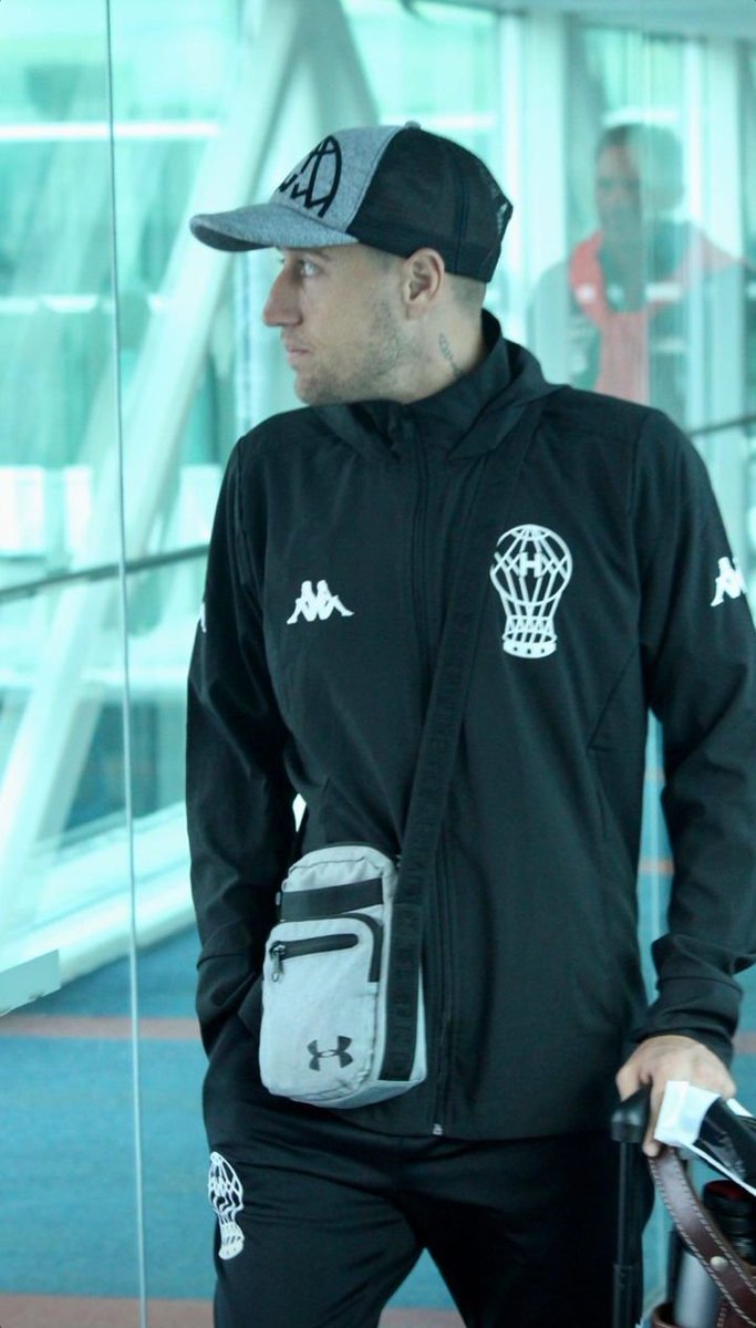 paulahuracan's tweet image. Un montón