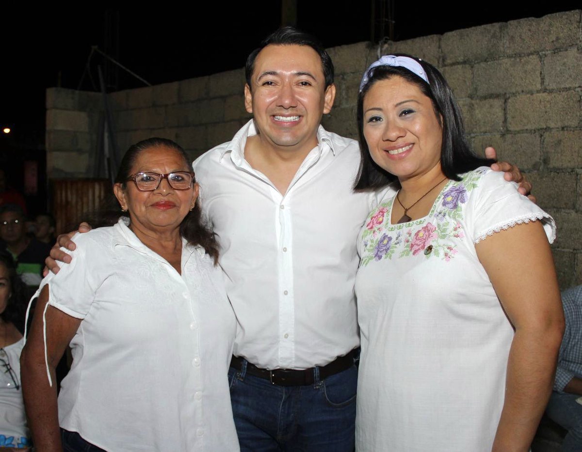 ArturoLeonMx's tweet photo. Muy contento de acompañar en la toma de protesta del Subcomite San José Vergel😃, donde se comprometieron para trabajar🫱🏻‍🫲🏼por la Mérida que tod@s nos merecemos🤩.

¡Muchas felicidades, se que harán un excelente trabajo🙌🏼! https://t.co/HlbAoLugLA