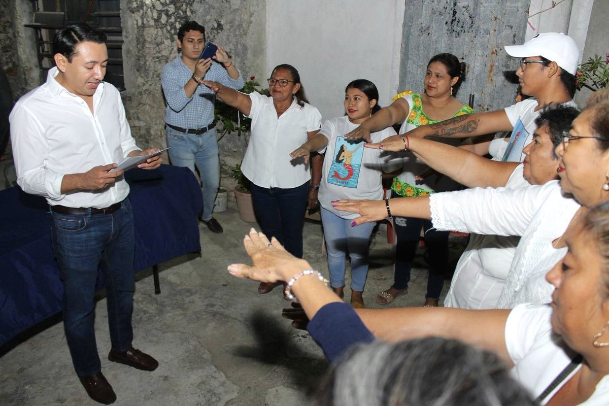 ArturoLeonMx's tweet photo. Muy contento de acompañar en la toma de protesta del Subcomite San José Vergel😃, donde se comprometieron para trabajar🫱🏻‍🫲🏼por la Mérida que tod@s nos merecemos🤩.

¡Muchas felicidades, se que harán un excelente trabajo🙌🏼! https://t.co/HlbAoLugLA