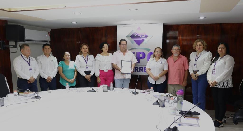 TrechoInforma's tweet photo. #Estatal | #Guerrero | APROBÓ IEPC GUERRERO LA CONSTITUCIÓN DE TRES NUEVOS PARTIDOS POLÍTICOS EN EL ESTADO DE GUERRERO.
_ @IEPCGRO.
#IEPCGuerrero • #IEPCGRO.
@TrechoInforma.
#TrechoInformativo.
Más información al respecto ⬇️⬇️
https://t.co/jxHOnhfcR6 https://t.co/jnS42wmJpk