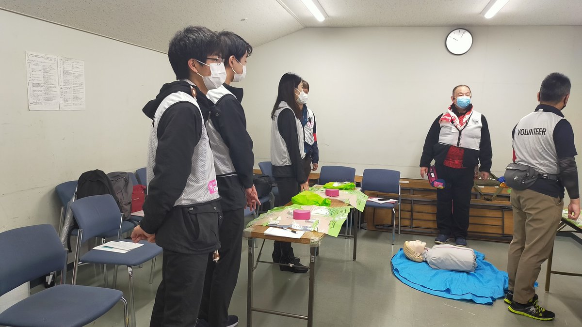 tmdu_TESSO's tweet photo. 4/16に行われた、横浜キヤノンイーグルス VS 東京サントリーサンゴリアスのラグビーの試合で、RED SEATのボランティア活動にTESSO部員も参加させていただきました✨
RED SEAT、AED財団、横浜キヤノンイーグルスの皆様、ありがとうございました。

活動の詳細はこちらから
https://t.co/u22sN9yrTd https://t.co/e3IhrYd88E