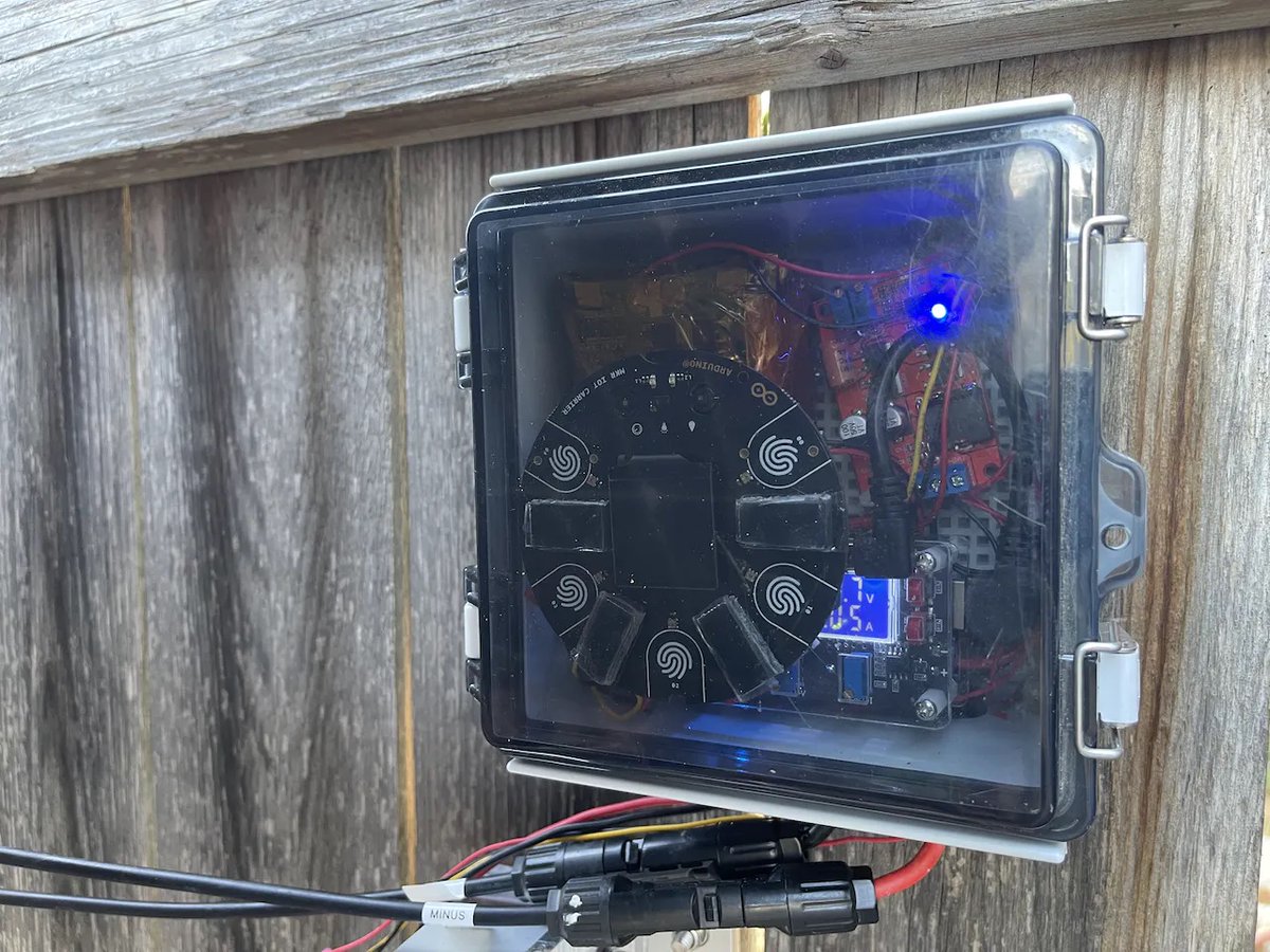 YouMakeRobots's tweet photo. Check this out > Automatically monitor and irrigate your raised garden bed with the Arduino Cloud https://t.co/1YU1PMTuZK #IoTCloud #MKRIoTCarrierrev2 https://t.co/U9KiuHEvfY <Arduino https://t.co/Ws96DNdFNS