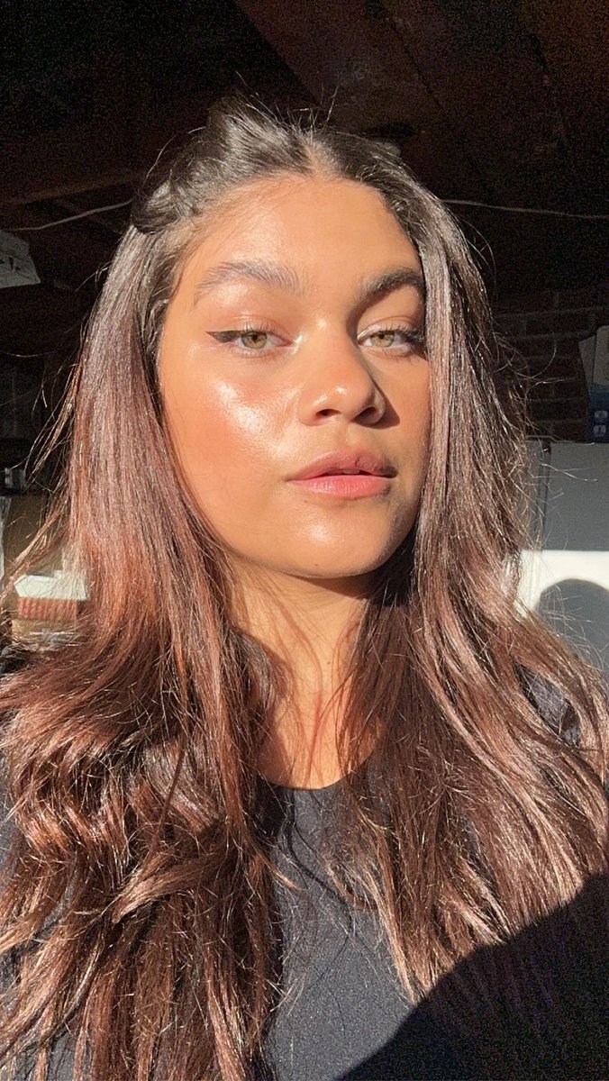 casuallyextra's tweet photo. Glowin thanks to @elfcosmetics Halo Glow ✨ #elfcosmetics #dewymakeup https://t.co/tcO78sSmOV