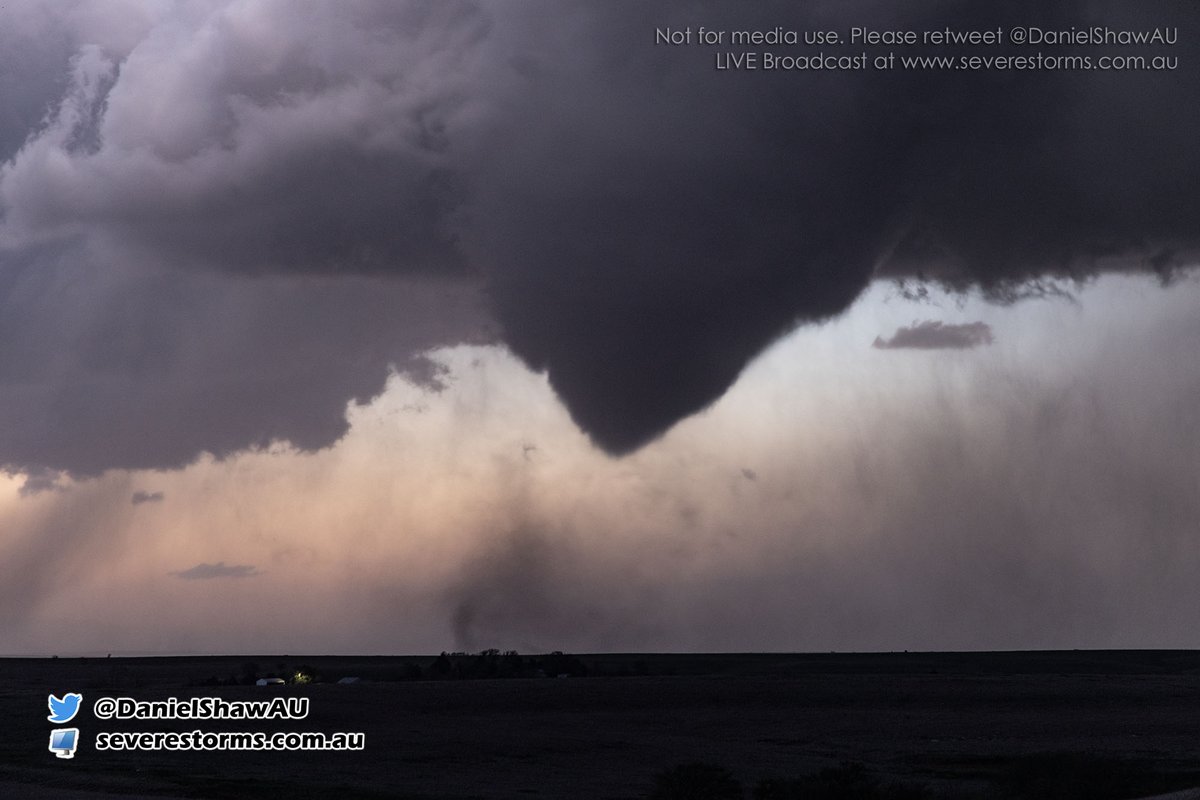 DanielShawAU's tweet photo. View of the sunset tornado 10 mins ago at Cottonwood Falls,  Kansas @NWSWichita  #kswx Watch live at: https://t.co/NYHSOgbcUn https://t.co/ujwOzm88bv