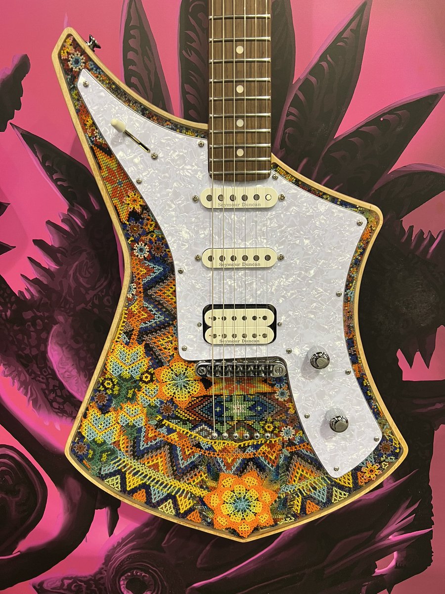 Soundhouse_jp's tweet image. 目を惹くディスプレイと、思わず近寄って見たくなるCream Guitarsのギター👀 @CreamGuitars #ギター #サウンドハウスNAMM2023 #NAMM2023